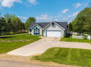 1041 Mackie Rd, Almont, MI 48003