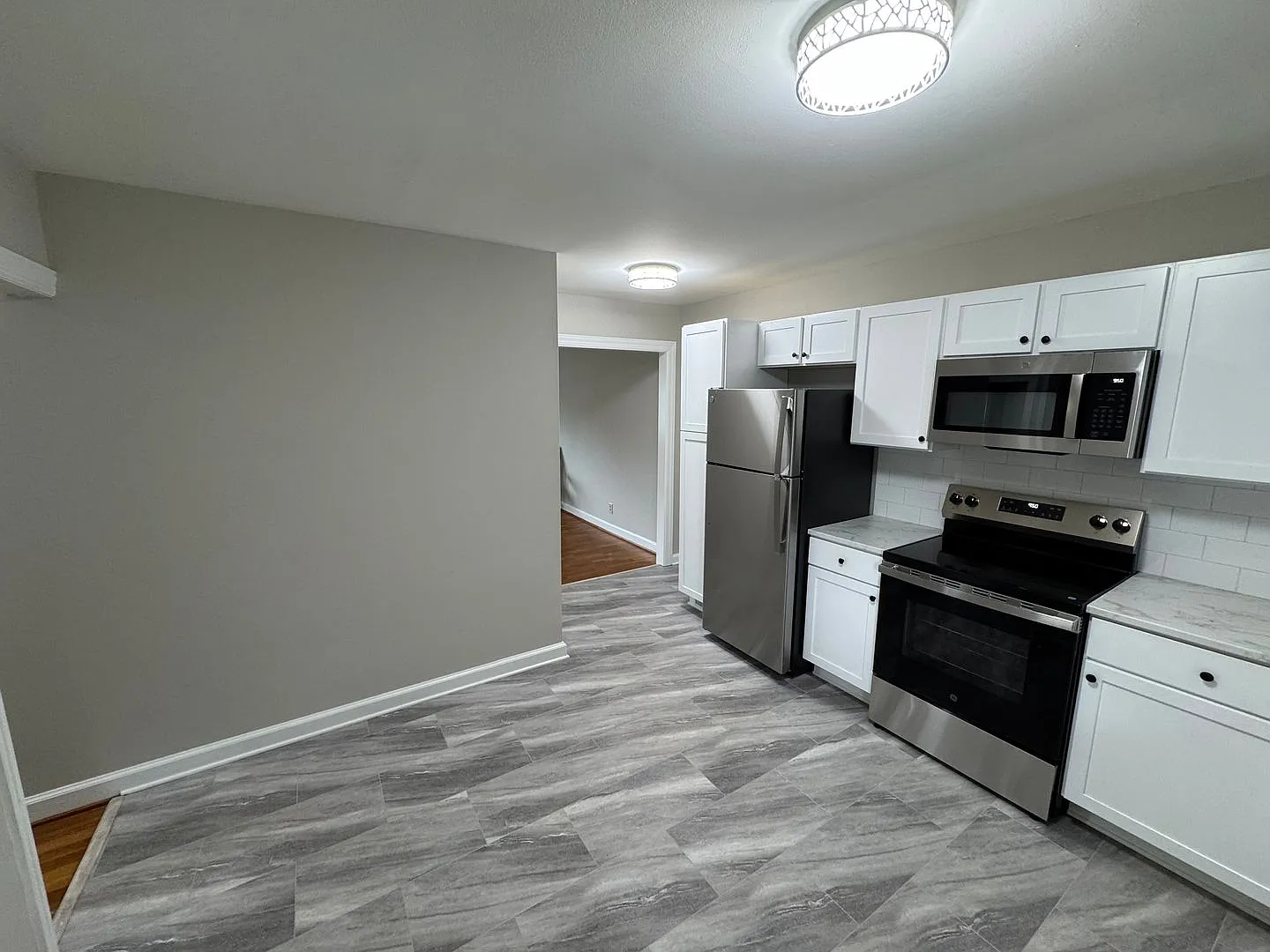 2112 N Stewart Avenue — Photo 3
