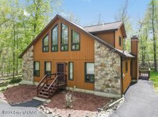 1149 Woodland Dr, East Stroudsburg, PA