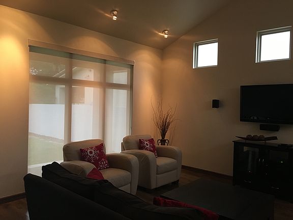 3rd image of 2914 Chaucer Dr