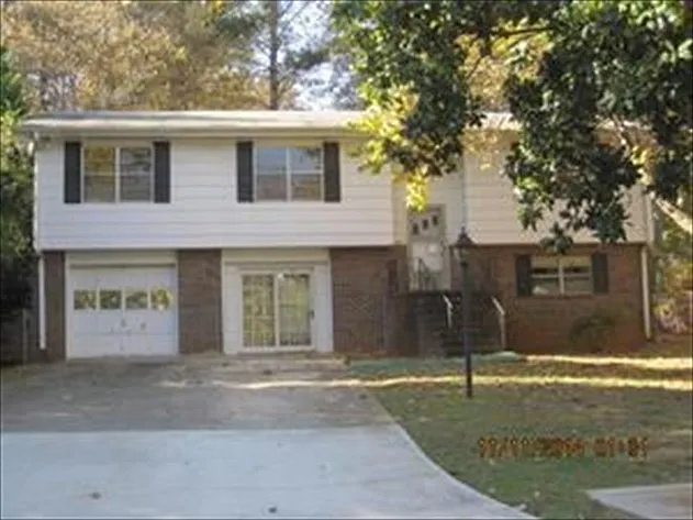 6111 Castleton Ln photo 1