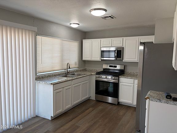 3rd image of 2044 W ROESER Road