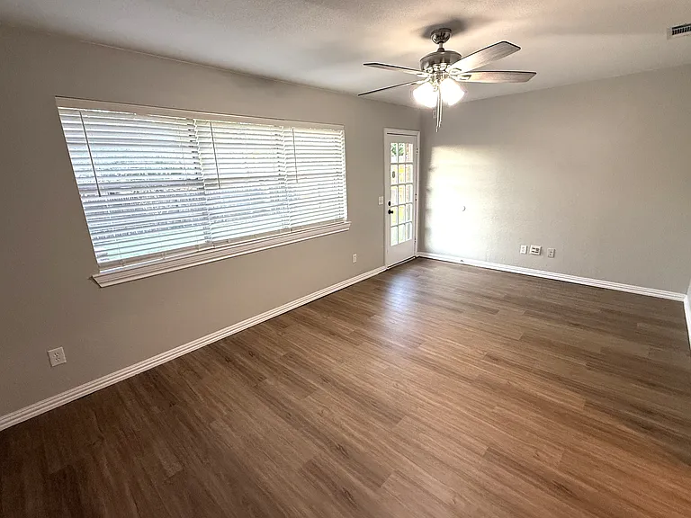 1543 Chisolm Trl — Photo 13