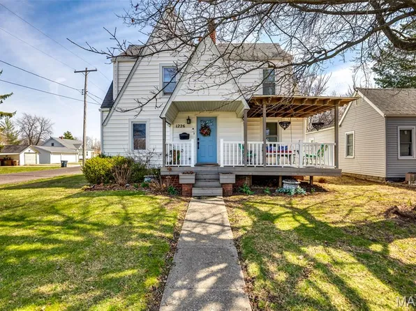 1226 N Van Buren St, Litchfield, IL 62056