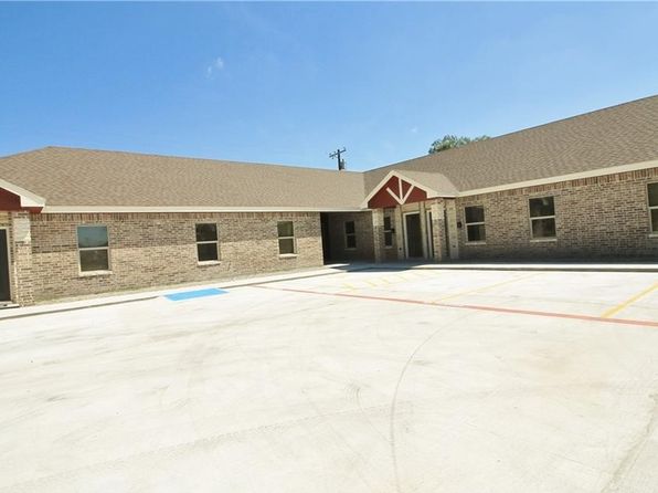 724 W Kleberg Ave, Kingsville, TX 78363