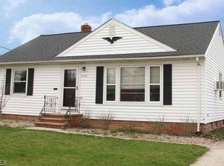 2132 E 290th St, Wickliffe, OH 44092