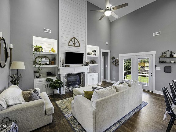 2nd image of 625 Lampwick Ln