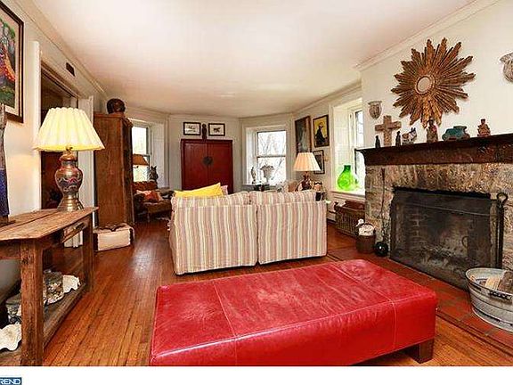 4th image of 601 W Phil Ellena St