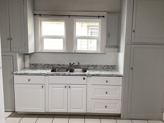 5th image of 1122 I St