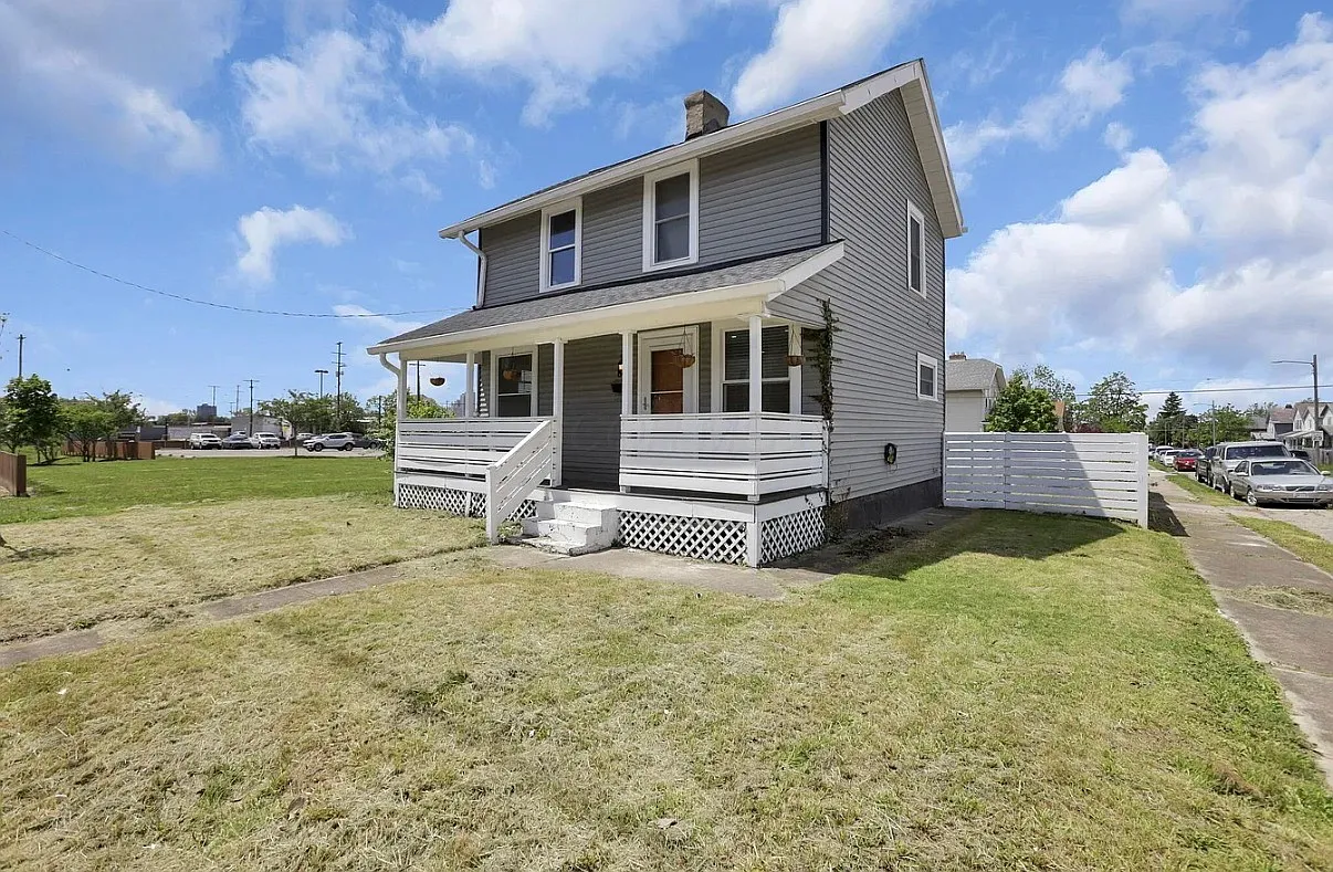 2 bed, 1120 sqft, $1,800 — Photo 1