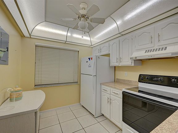 4th image of 1212 Bahama Bend #B1