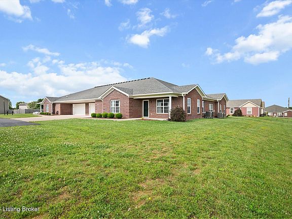 3rd image of 28 Hunters Ridge Dr