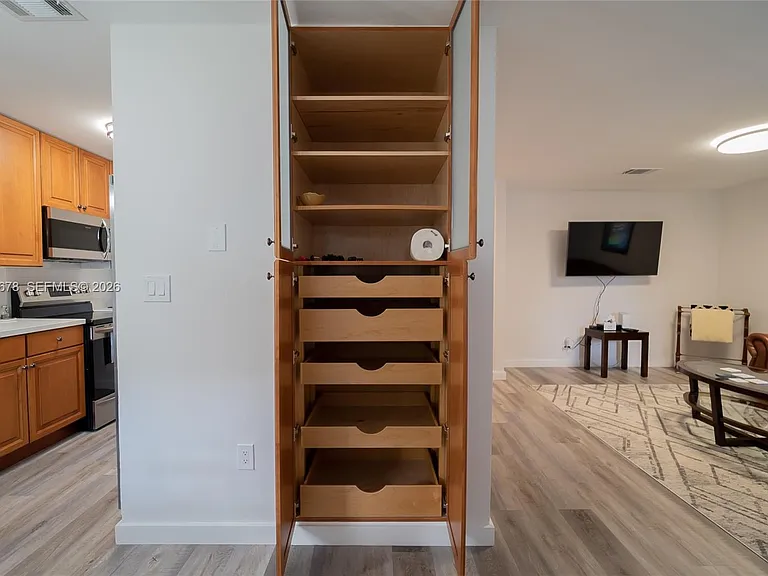 1099 NE 35th St #2 — Photo 12