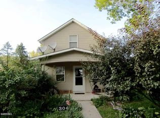 304 E 2nd St, Leaf River, IL 61047