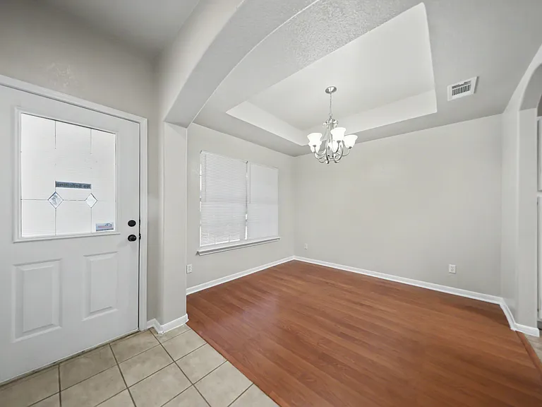 1202 Frio St — Photo 9