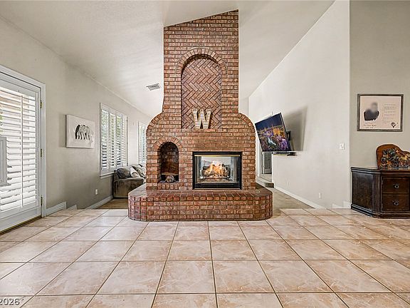 3rd image of 621 Lomprey Ave