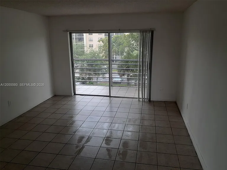 2800 NW 56th Ave #H404 — Photo 5