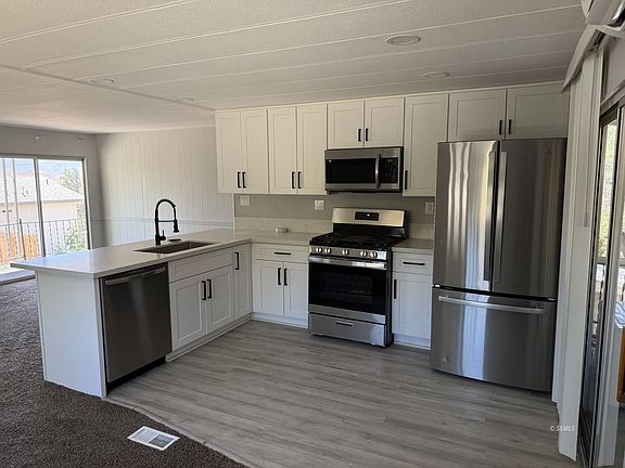 5th image of 7 Patricia Ln