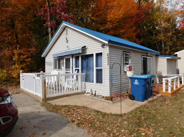 6922 E Houghton Lake Dr, Houghton Lake, MI 48629