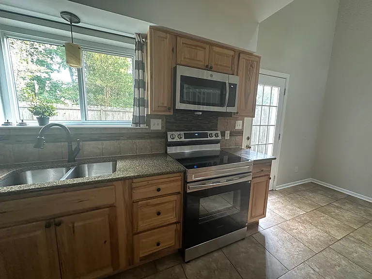 331 Sunflower Ct — Photo 11