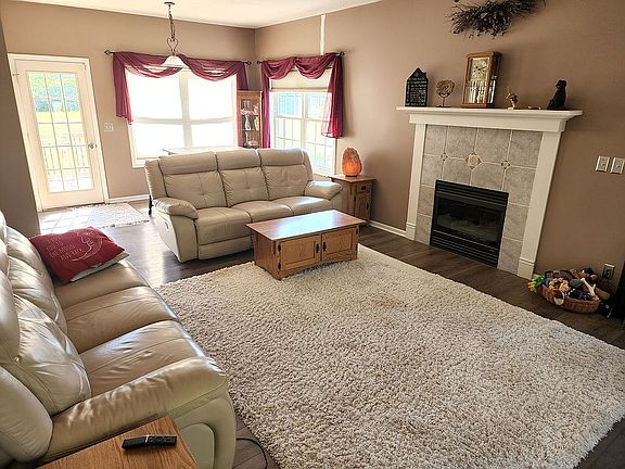 4th image of 14903 Great Lakes Blvd