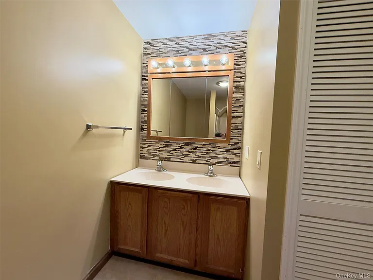 709 Bloomingburg Rd — Photo 13