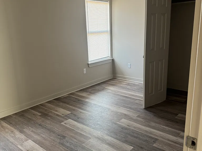 2301 N Center St — Photo 9