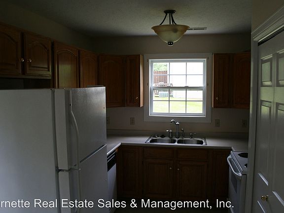 3rd image of 495 Silver Leaf Dr
