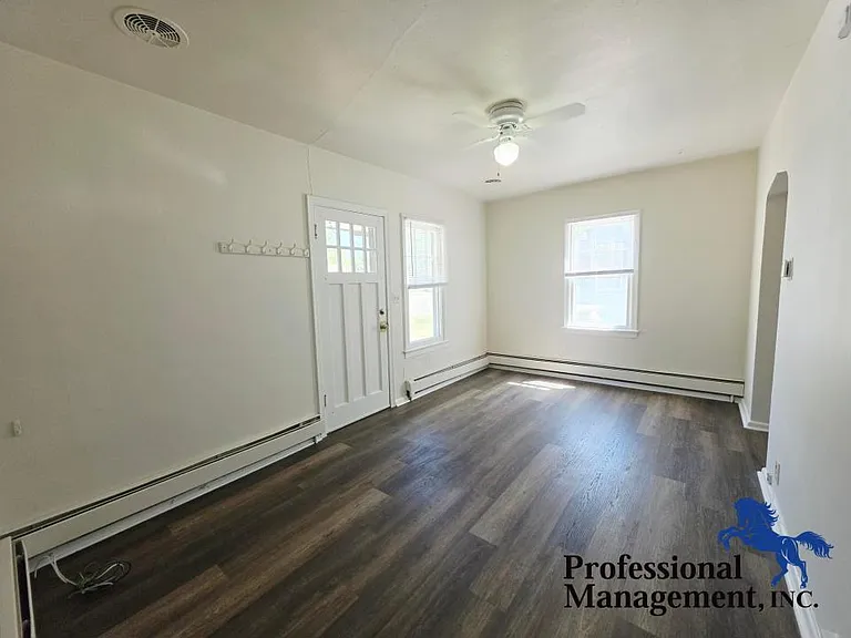 828 Broadwater Ave — Photo 2