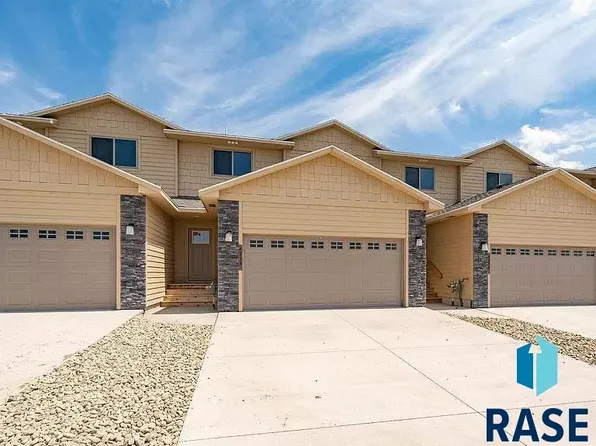 4233 N Knob Hill Ct, Sioux Falls, SD 57107