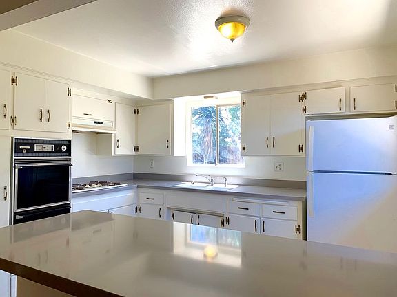 2nd image of 1048 Hingham Ln