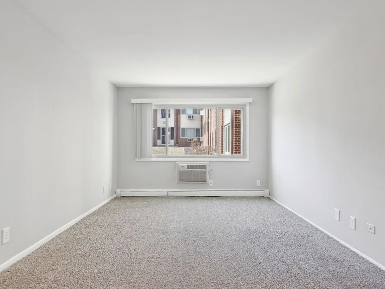 Mayfair Apartments — Photo 31