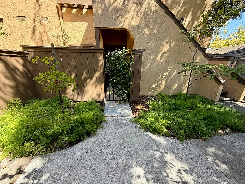 1837 Ashmeade Ct