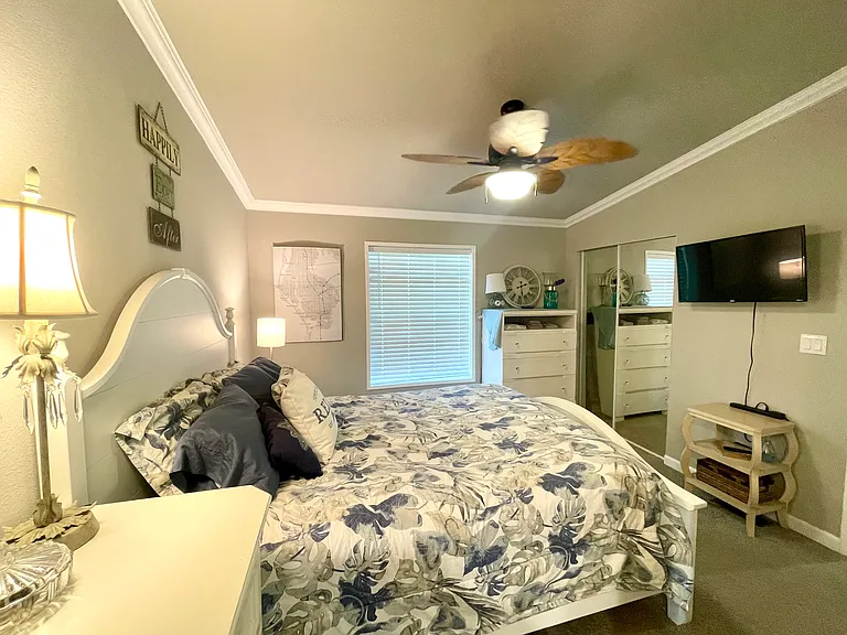 NE Shore Pl — Photo 14
