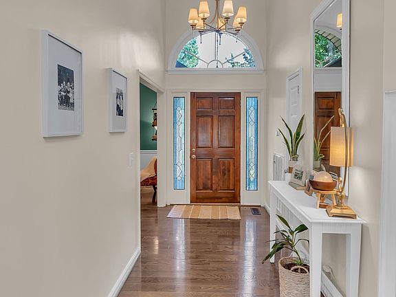 5th image of 6137 Tuliptree Ln