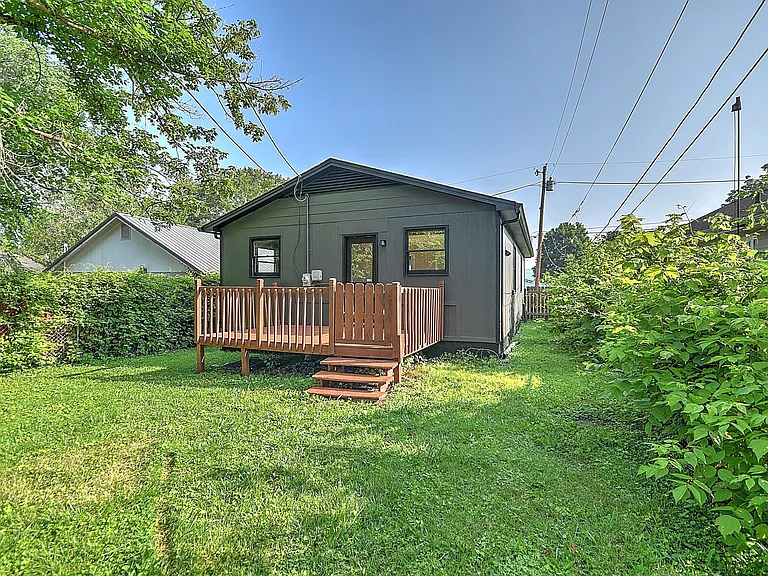 921 Elizabeth St — Photo 29