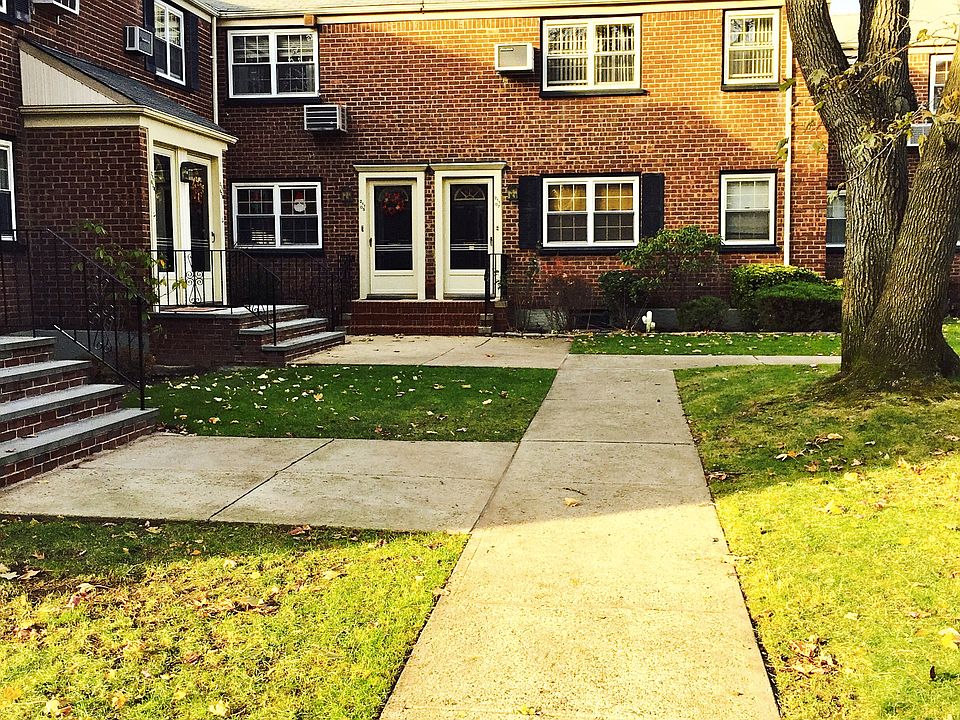 1st image of 21107 73rd Ave