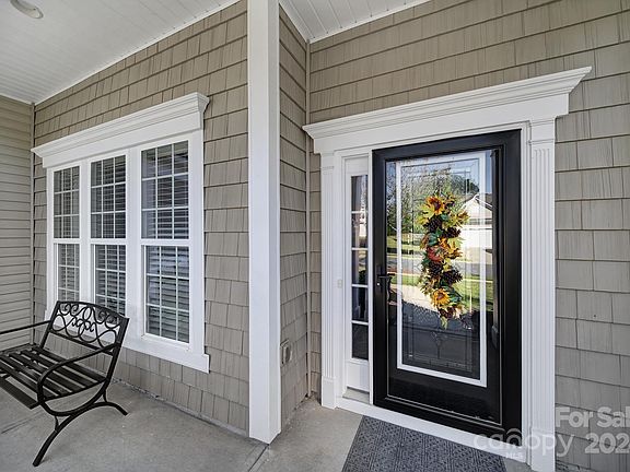 3rd image of 4074 Ambleside Dr
