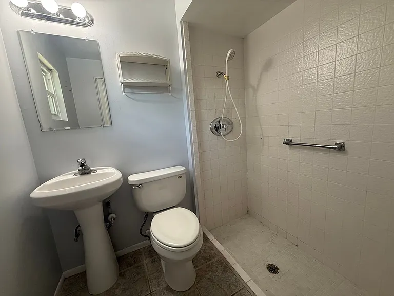 975 North Village Dr — Photo 9