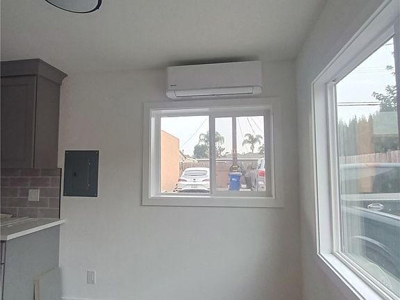 3rd image of 8962 Dorothy Ave