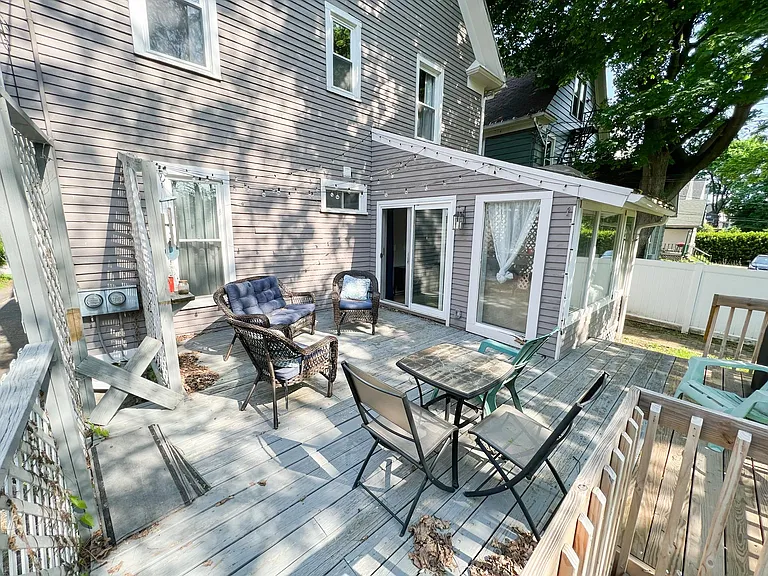 200 Laburnam Cres #1 — Photo 24