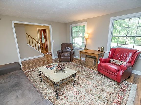 3rd image of 1088 Southport Dr