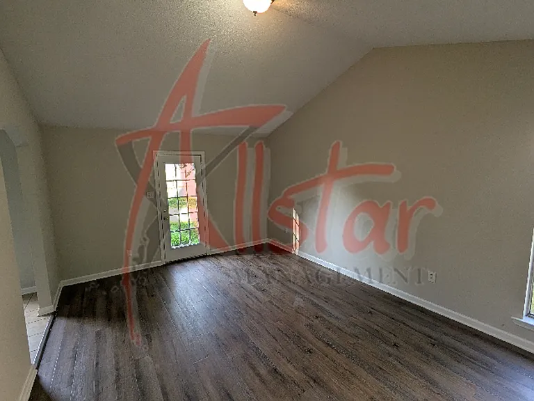 3815 Shadow Oaks Pkwy — Photo 5