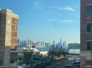2101 City Pl #210, Edgewater, NJ 07020