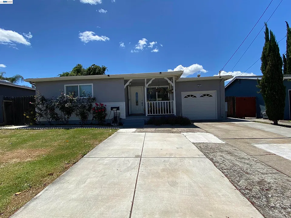 213 W Leland Rd