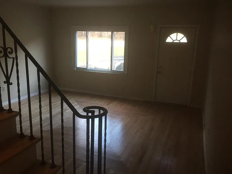 1867 Chapman St — Photo 2