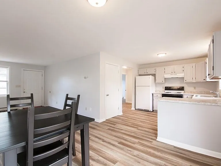 288 Duane Ave — Photo 19