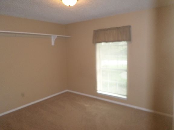 4th image of 324 Linda Dr