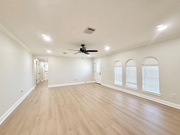 2nd image of 1429 Northview Dr