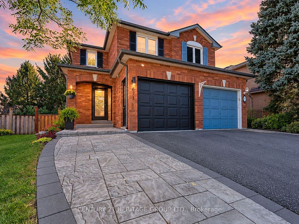 1st image of 671 Walpole Cres